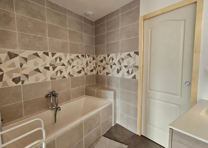 Pleine De Charme Face A La Muraille Romaine Et Face A La Cathedrale 民宿 *